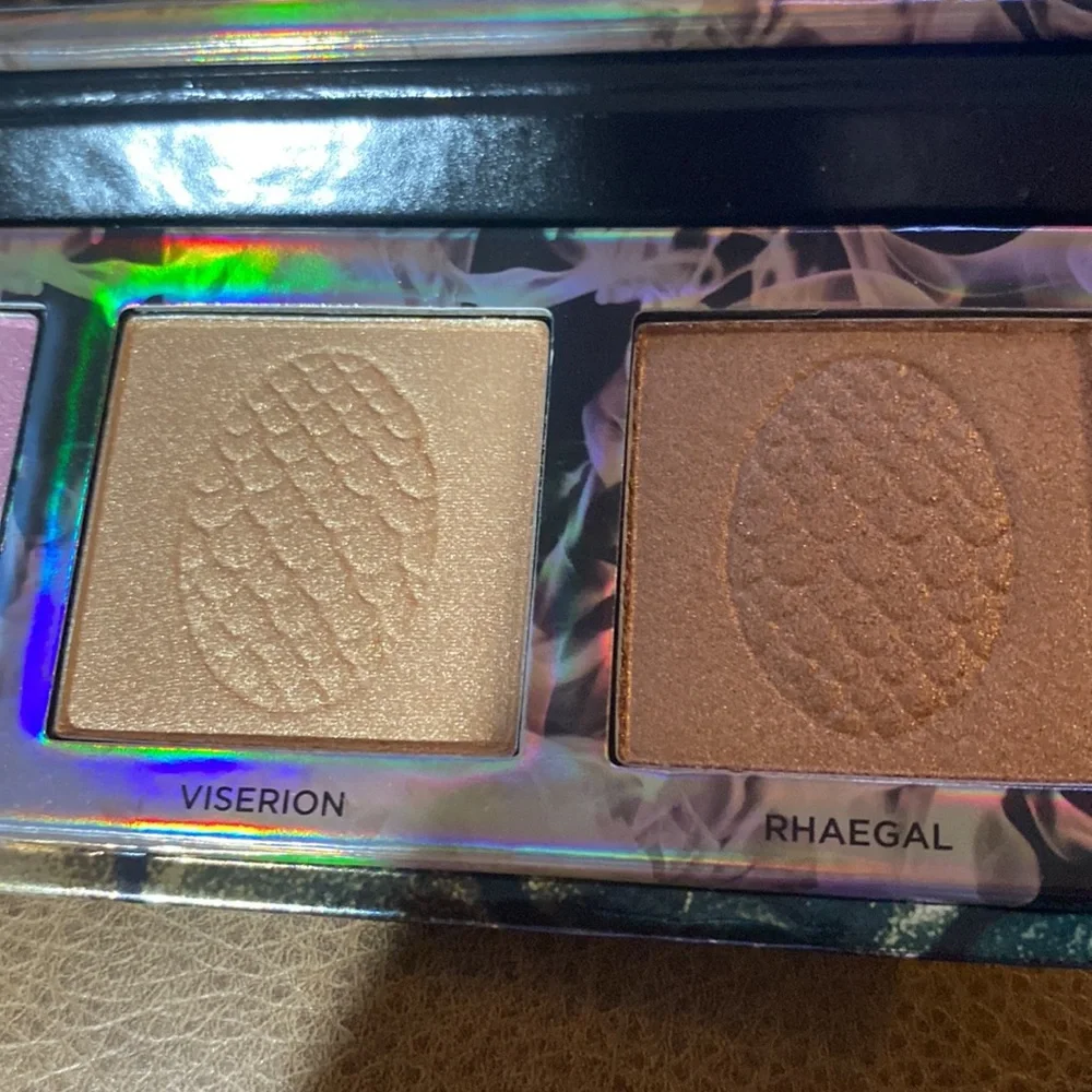 Urban Decay Mother of Dragons Highlighter Palette